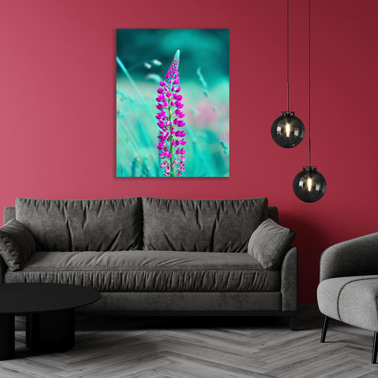 Acrylglasbild - wilde Lupine Wohnbeispiel