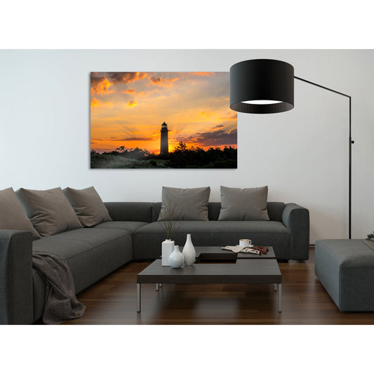 Leuchtturm bei Sonnenaufgang von Torsten Reuter Wohnbeispiel
