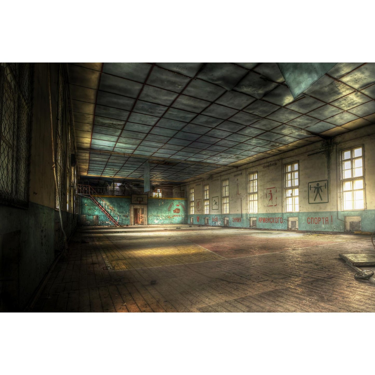 Aluminiumbild - Lostplace Sporthalle