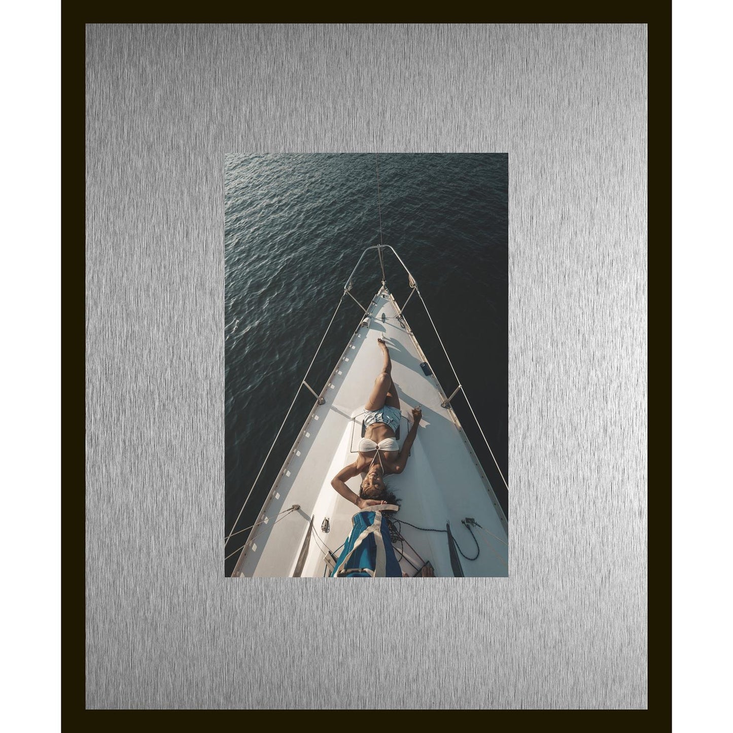 Rahmenbild mit Alupassepartout - Sunbathing on boat