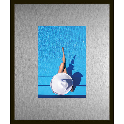 Rahmenbild mit Alupassepartout - Woman wearing a sun hat from above