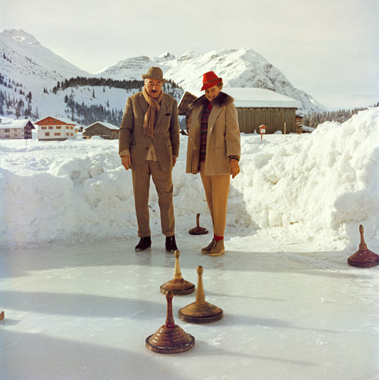 Slim Aarons - Curling